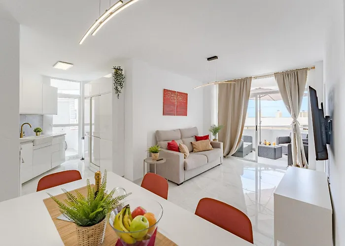 Happy Sabina Sea View 아데제