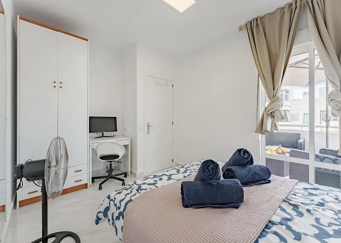 Happy Sabina Sea View